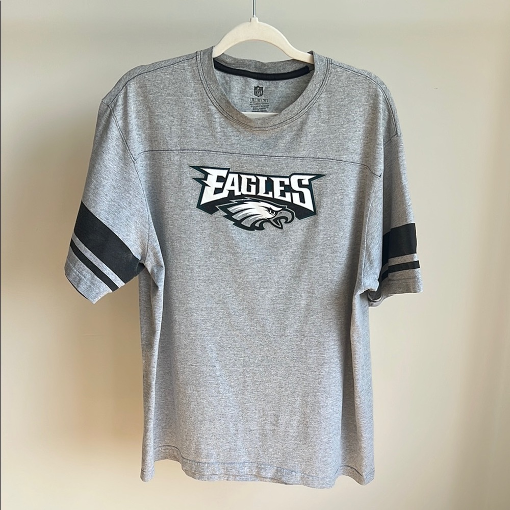 NFL Gray and Black Short Sleeve Eagles Tee